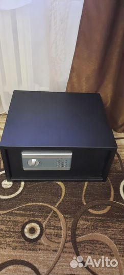 Сейф металлический