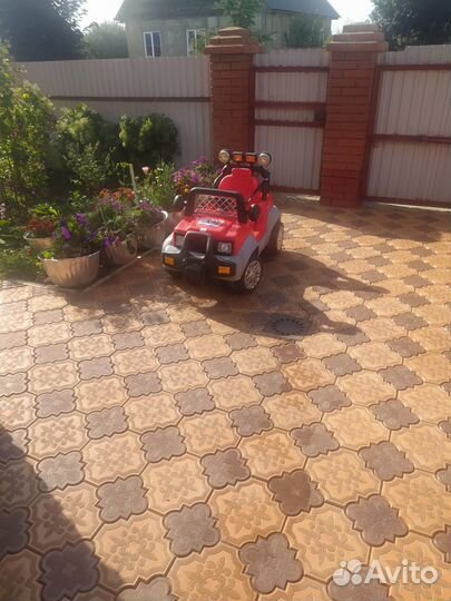 Детский электромобиль бу