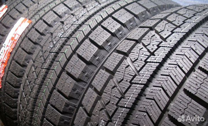 Bridgestone Blizzak VRX 235/55 R17 99S