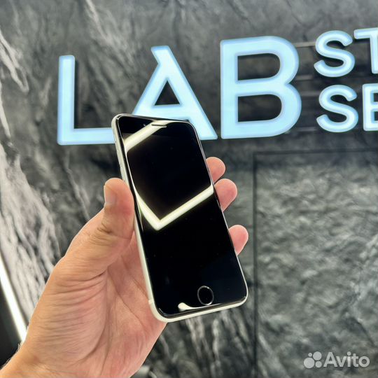 iPhone SE (2020), 64 ГБ