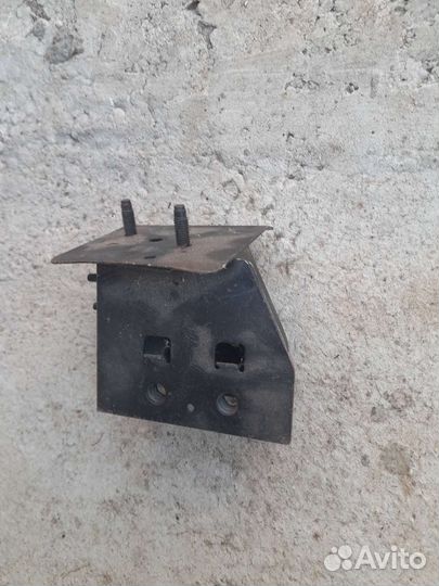 Кронштейн крепления бампера Nissan almera