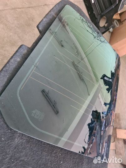 Стекло заднее левое Land Rover Discovery 3 2005