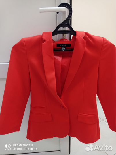 Пиджаки Жакеты свитера блуз костюмы жен.44 46 р