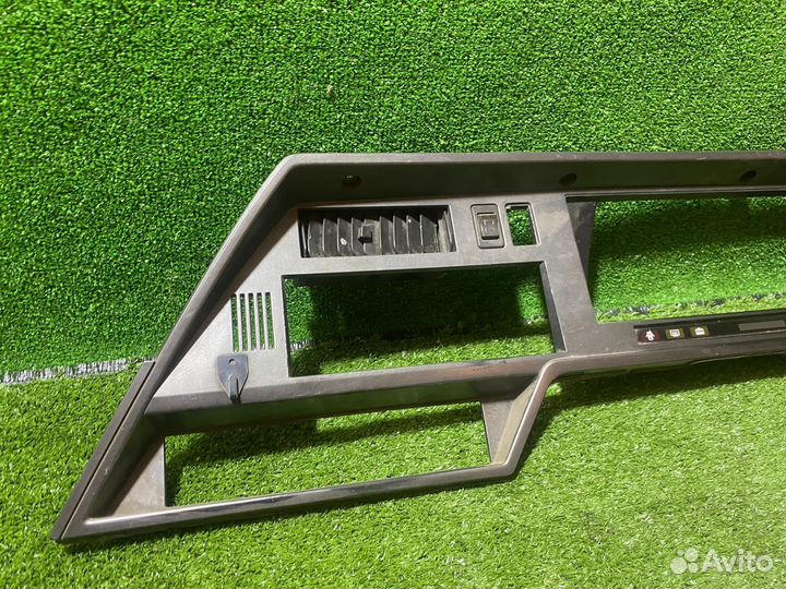 Центральная консоль верхняя Nissan Homy