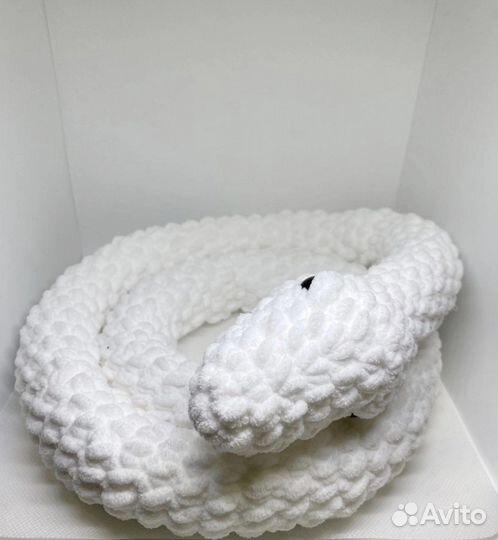 Белая плюшевая змея ручной работы