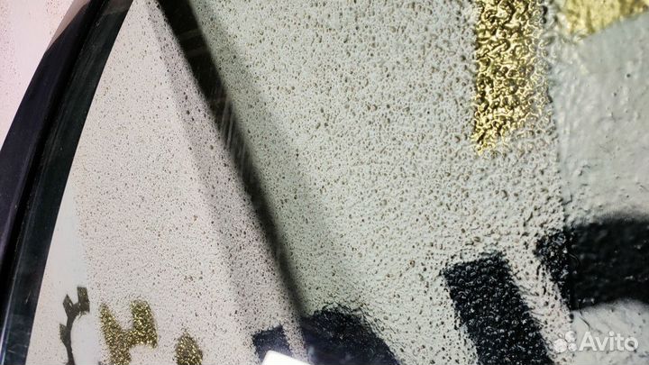 Стекло двери передней правой для Toyota Avensis II