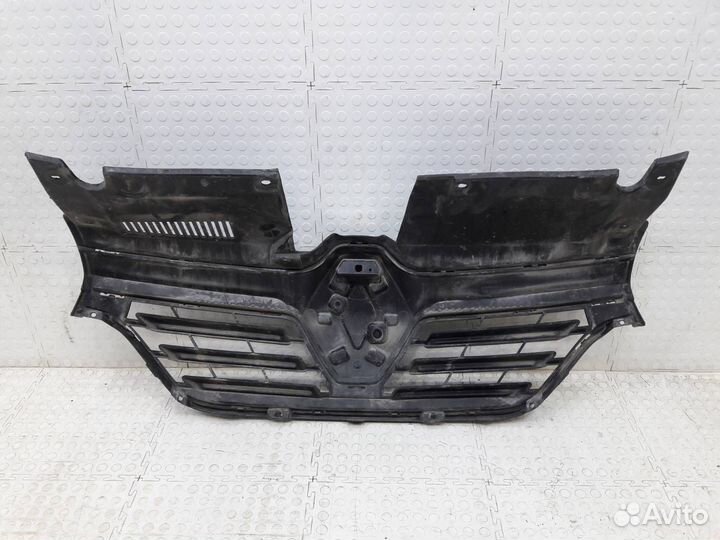 Решетка радиатора Renault Logan 2 2018