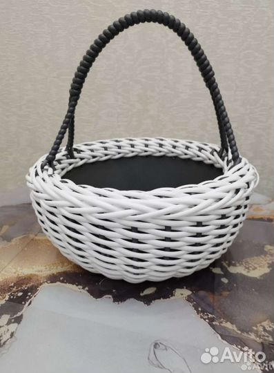 Корзина плетеная из ротанга с ручками