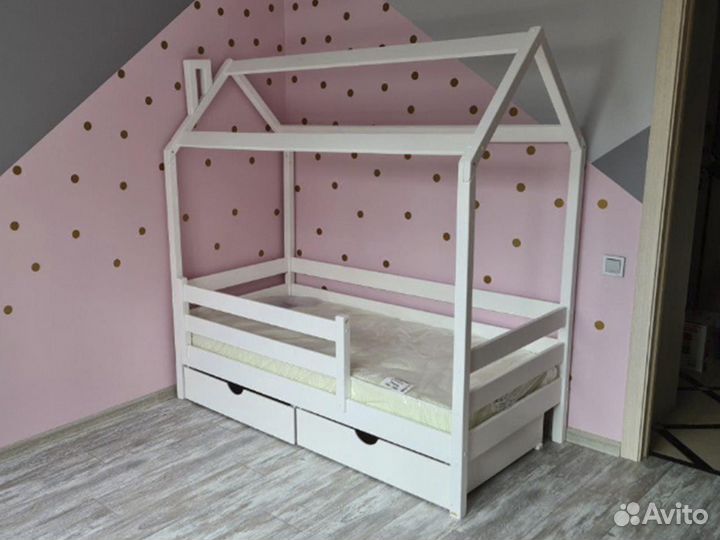 Кровать детская домик белая из массива от 3 лет