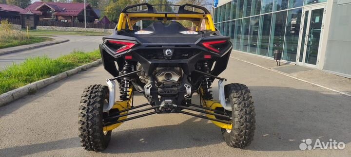 BRP CAN-am Maverick R X rs with Smart-Shox