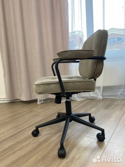 Стул крутящийся на колесиках офисный велюр с подло