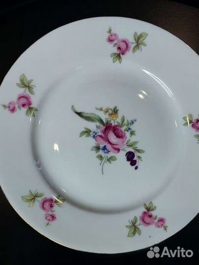 Тарелки, блюдца, чайник заварочный