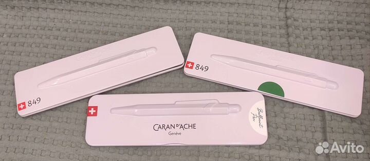 Швейцарские шариковые ручки 