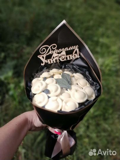 Букет из шоколадных. пельменей