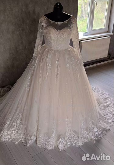 Свадебное платье 44 46 со шлейфом
