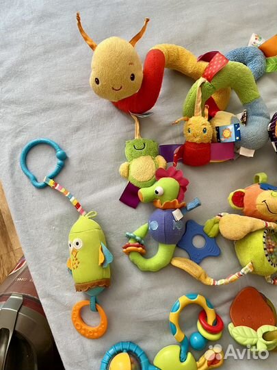 Большой пакет игрушек для малыша