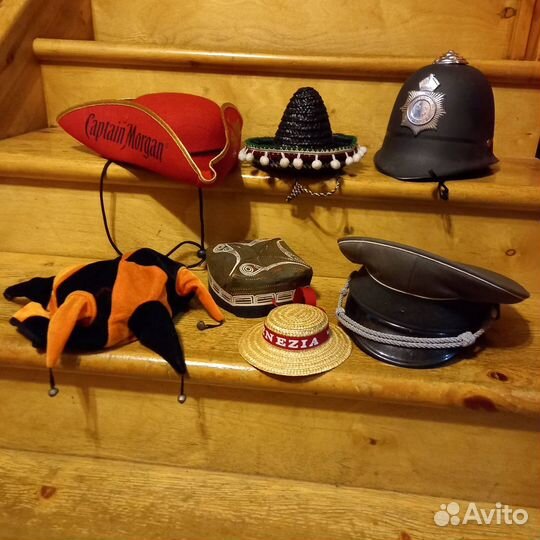 Сувенирная каска английского полицейского