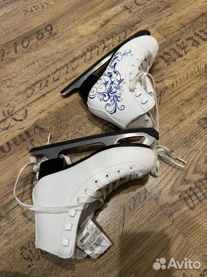 Коньки фигурные 33