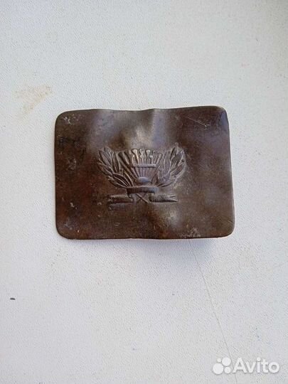 Школьная пряжка