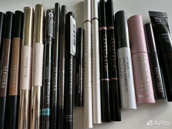 Продукты для бровей разных брендов