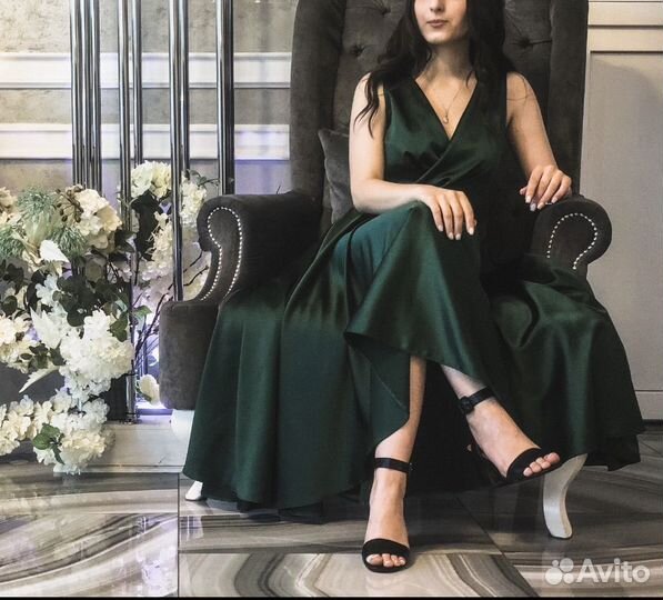 Шикарное вечернее платье - изумруд
