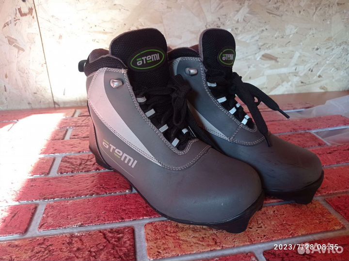 Лыжные ботинки