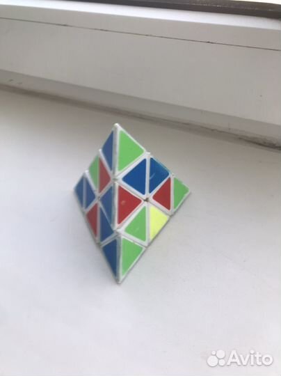 Кубик рубика треугольный
