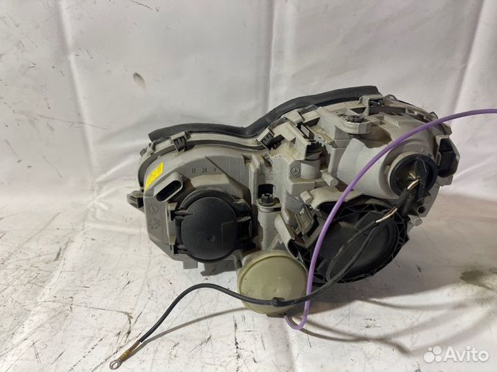 Фара передняя правая Mercedes C W203 / W203.046