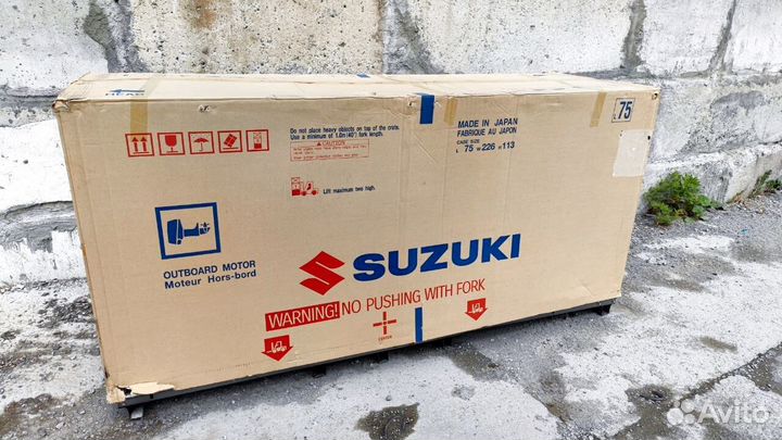 Мотор лодочный Suzuki DF200ATX белый