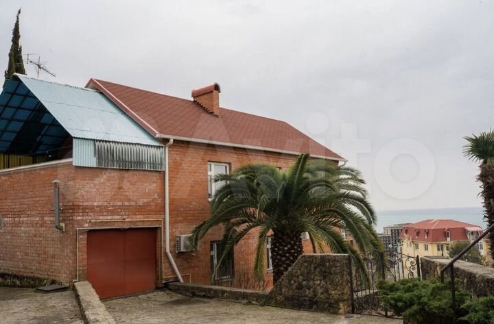 Дом 256,3 м² на участке 6,9 сот.