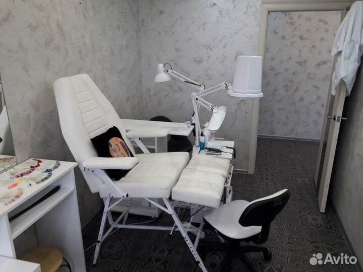 Маникюр и педикюр, услуги подолога