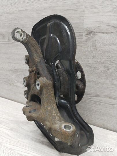 Поворотный кулак левый Mercedes C-Class W204