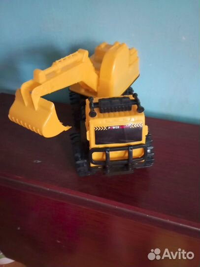 Экскаватор игрушка