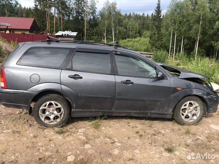 Ford Focus 1.4 МТ, 2002, битый, 240 000 км