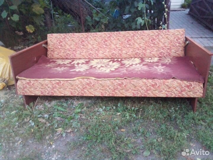 Диван