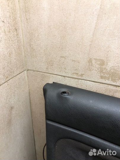 Обшивка двери передняя левая Volkswagen Passat B5