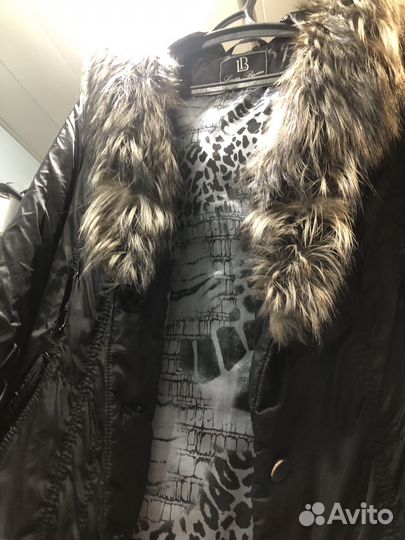 Пальто,плащ с мехом женское зимнее