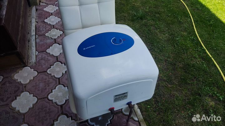 Водонагреватель Ariston ABS shape 30 OR