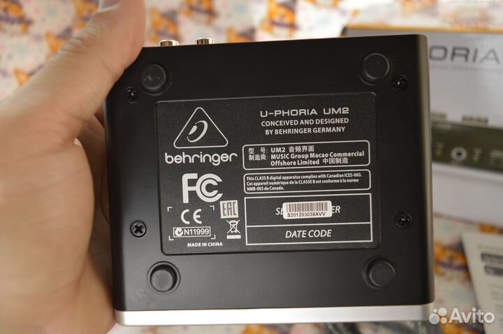 Внешняя звуковая карта usb behringer U-phoria UM2