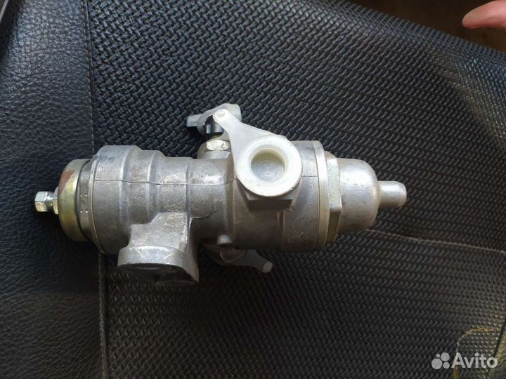 Регулятор давления пневмотормозов