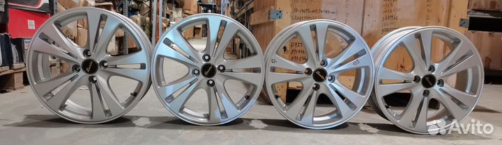 Комплек литых дисков Reverline R16-4x100