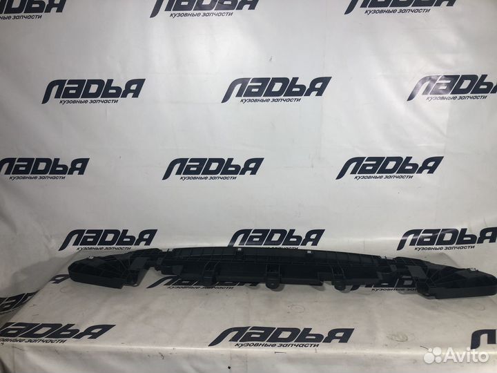 Накладка переднего бампера Toyota Camry 8 XV70 (20