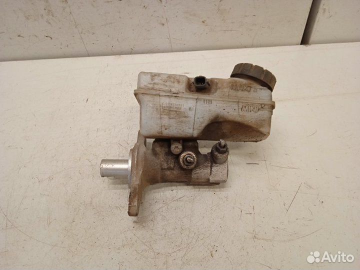 Цилиндр тормозной главный Renault Logan 2 1.6 2017