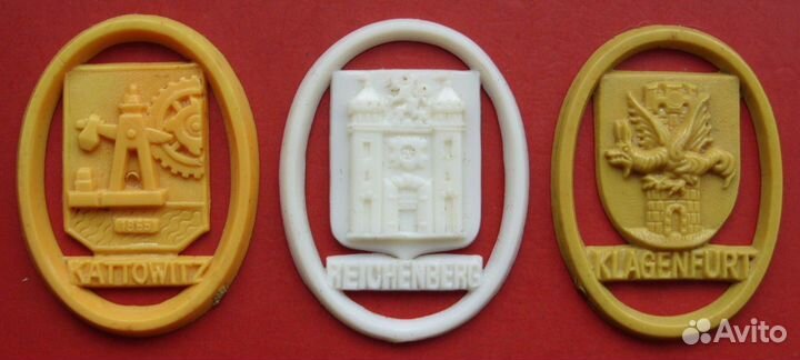 Две подборки значков Зимняя помощь WHW Города