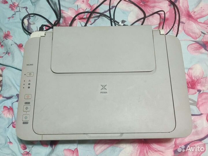 Принтер цветной Canon в рабочем состоянии