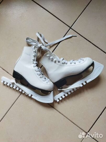 Фигурные ледовые коньки детские Nicole