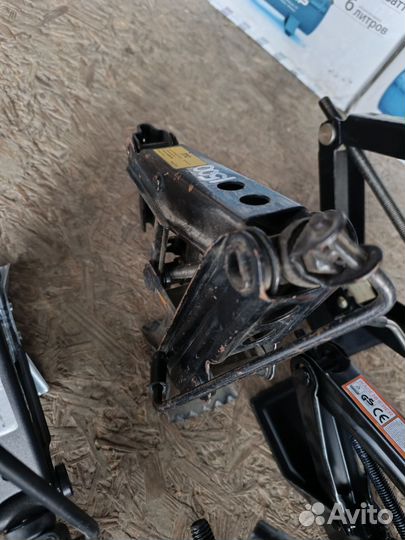 Домкрат винтовой 800кг