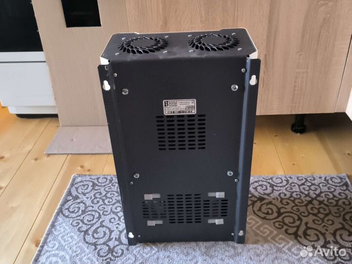 Стабилизатор напряжения настенный