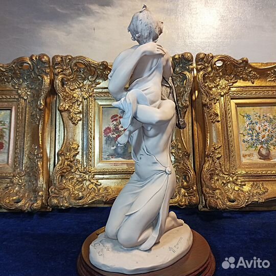 Capodimonte.Мама с ребенком.Giuseppe Armani.Статуэ