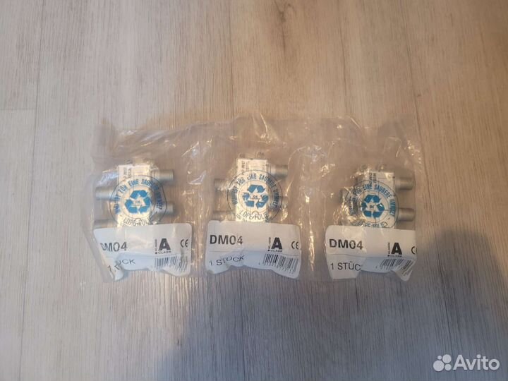 Делитель телевизионный Wisi DM04